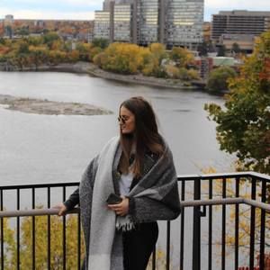 Meet your Posher, Alda